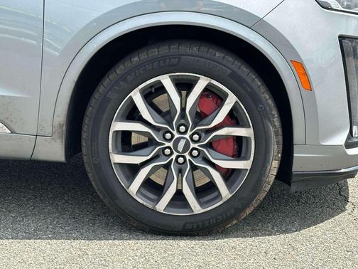 Argent Silver Metallic 2024 Cadillac XT6 Sport AWD