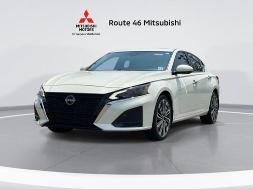 Pearl White Tricoat 2024 Nissan Altima 2.5 SL