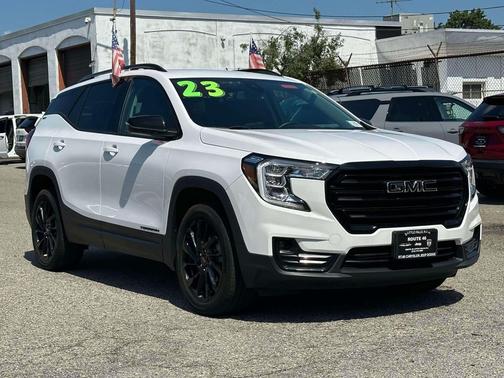 Summit White 2023 GMC Terrain SLT