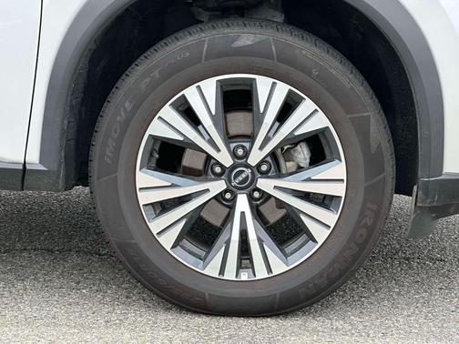 Brilliant Silver Metallic 2023 Nissan Rogue SV