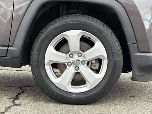 Granite Crystal Metallic Clearcoat 2021 Jeep Compass Latitude