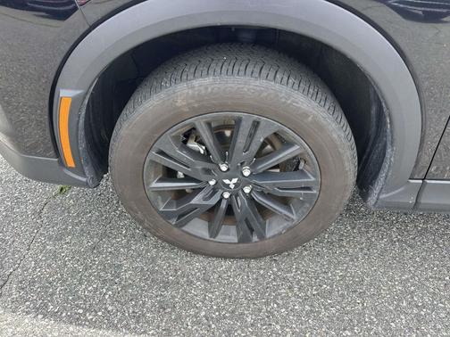 Labrador Black Pearl 2025 Mitsubishi Eclipse Cross LE