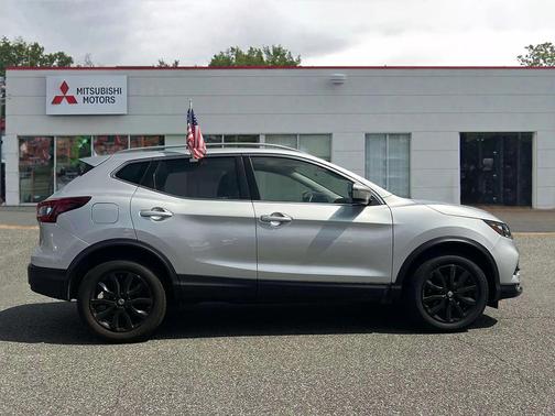 2022 Nissan Rogue Sport SV