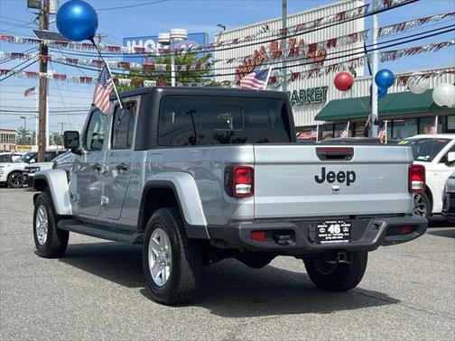 2022 Jeep Gladiator Sport S