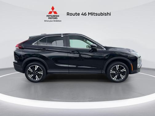 Labrador Black Pearl 2024 Mitsubishi Eclipse Cross SE