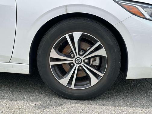 Aspen White Tricoat 2023 Nissan Sentra SV