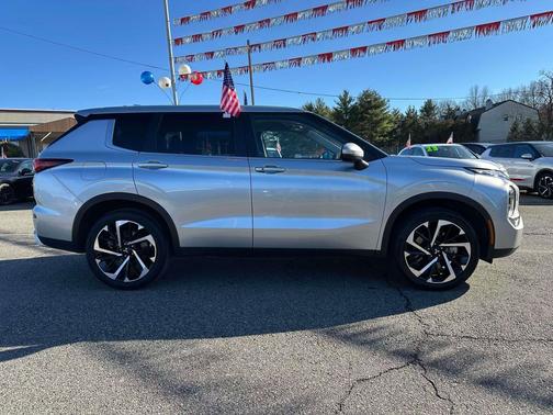 2024 Mitsubishi Outlander SE