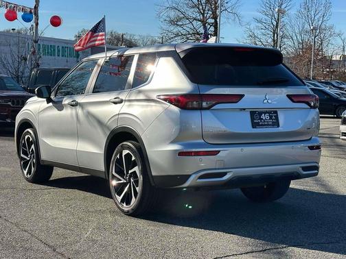 2024 Mitsubishi Outlander SE