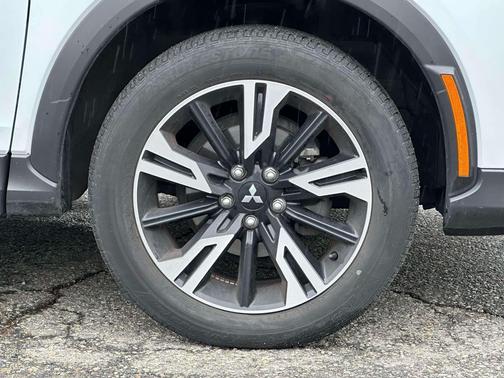 White Diamond 2024 Mitsubishi Eclipse Cross SE