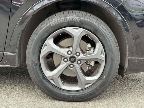 Agate Black Metallic 2024 Ford Escape ST-Line