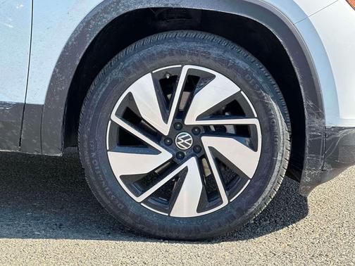 2024 Volkswagen Atlas 2.0T SE w/Technology 4MOTION