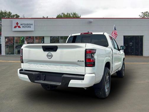2025 Nissan Frontier SV