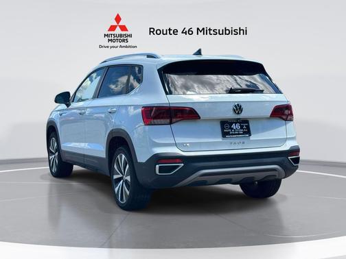 Pure White 2024 Volkswagen Taos 1.5T SE