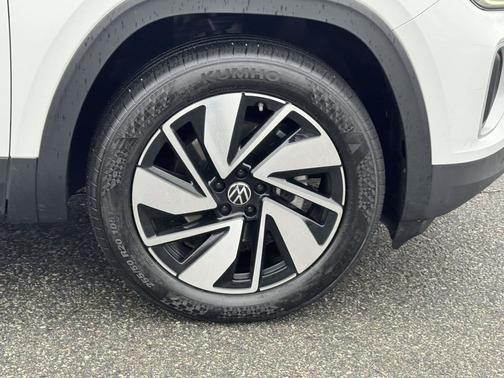 2024 Volkswagen Atlas 2.0T SE w/Technology 4MOTION