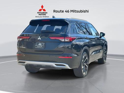 Labrador Black Pearl 2022 Mitsubishi Outlander SEL Special Edition S-AWC