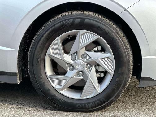 2025 Hyundai SONATA SE