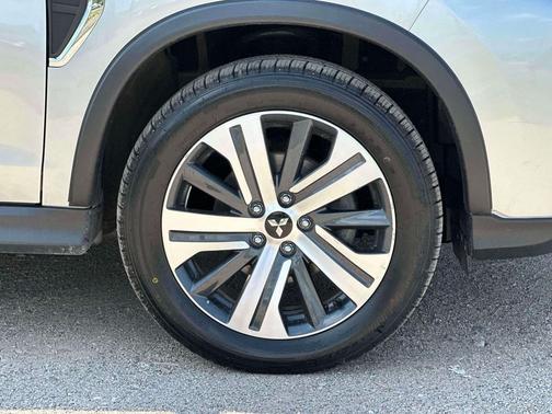 Alloy Silver Metallic 2024 Mitsubishi Outlander Sport SE