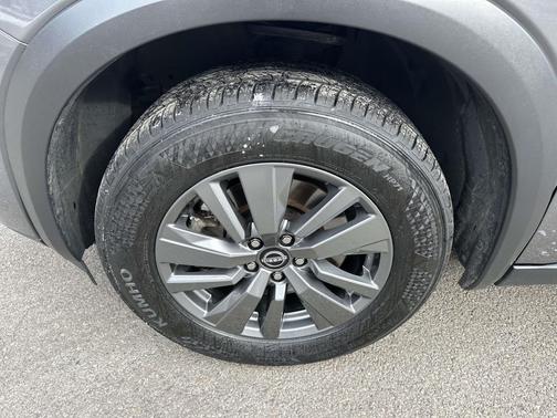 Gun Metallic 2024 Nissan Pathfinder SV 4WD