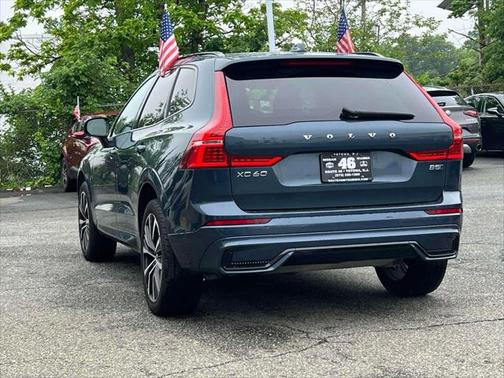 2024 Volvo XC60 B5 Plus Dark Theme