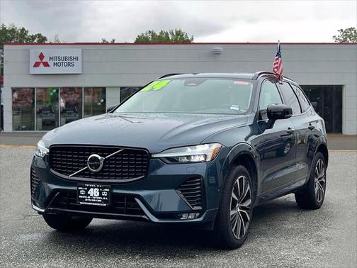 2024 Volvo XC60 B5 Plus Dark Theme