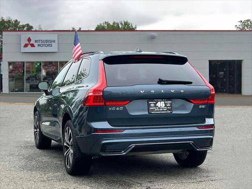 2024 Volvo XC60 B5 Plus Dark Theme
