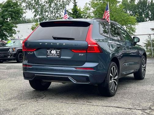 2024 Volvo XC60 B5 Plus Dark Theme