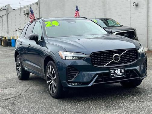 2024 Volvo XC60 B5 Plus Dark Theme