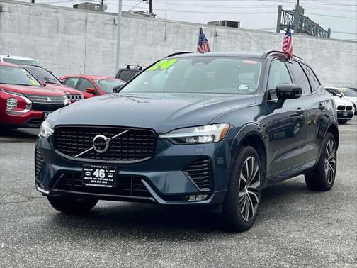 2024 Volvo XC60 B5 Plus Dark Theme