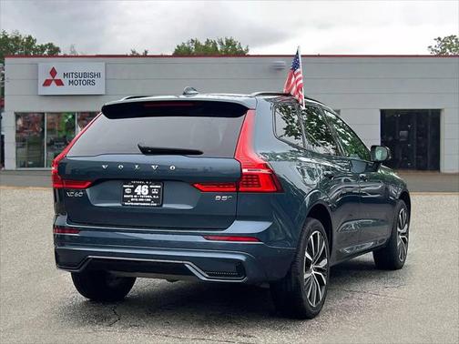 2024 Volvo XC60 B5 Plus Dark Theme