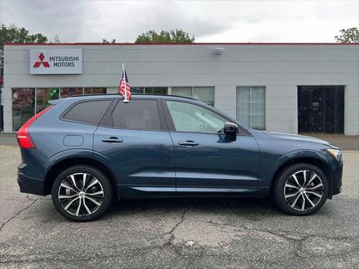 2024 Volvo XC60 B5 Plus Dark Theme