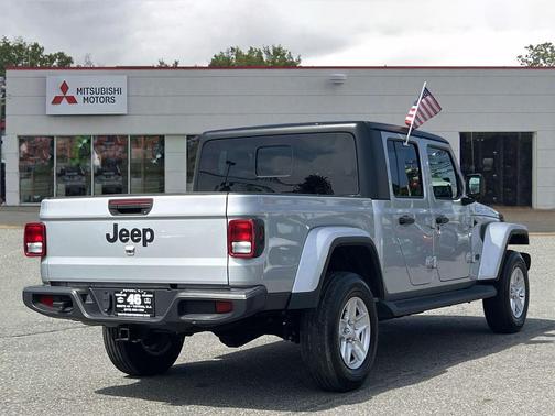 2022 Jeep Gladiator Sport S