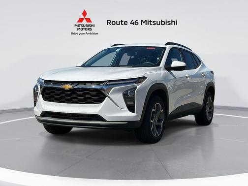 Summit White 2025 Chevrolet Trax LT