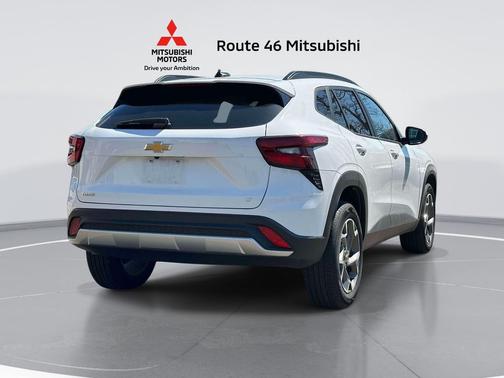 Summit White 2025 Chevrolet Trax LT