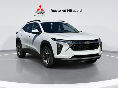 Summit White 2025 Chevrolet Trax LT