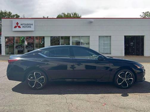 2023 Nissan Altima SR FWD