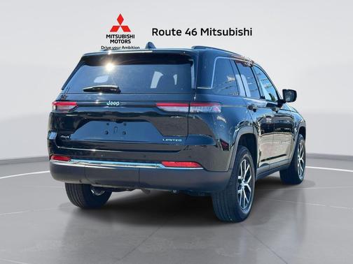 Diamond Black Crystal Pearlcoat 2023 Jeep Grand Cherokee Limited