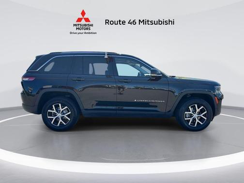 Diamond Black Crystal Pearlcoat 2023 Jeep Grand Cherokee Limited