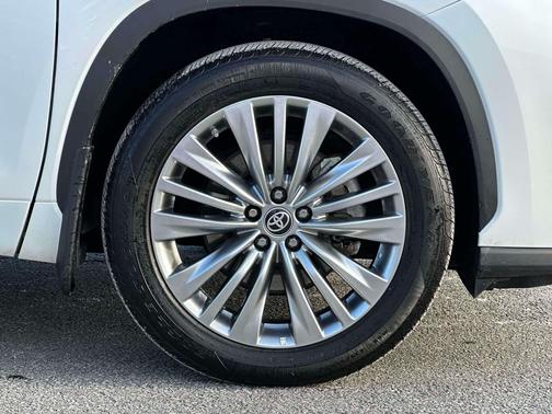 2024 Toyota Highlander Platinum