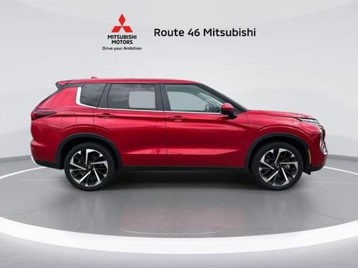 Red Diamond 2024 Mitsubishi Outlander SE