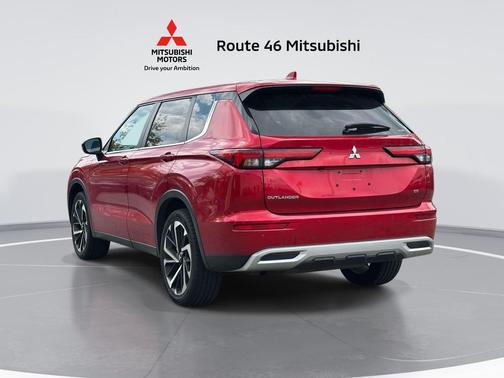 Red Diamond 2024 Mitsubishi Outlander SE