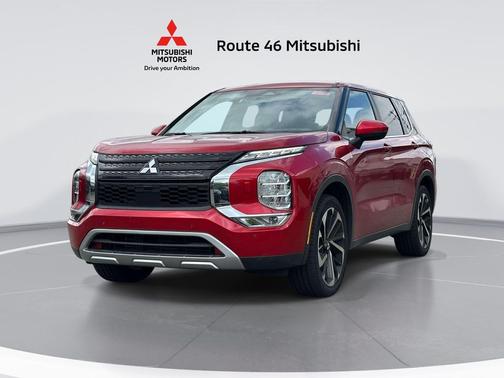 Red Diamond 2024 Mitsubishi Outlander SE