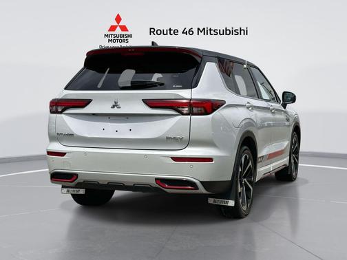 White Diamond 2024 Mitsubishi Outlander PHEV SE S-AWC
