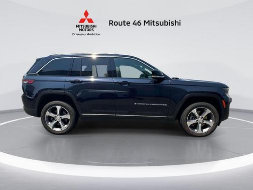 Diamond Black Crystal Pearlcoat 2023 Jeep Grand Cherokee 4xe Base