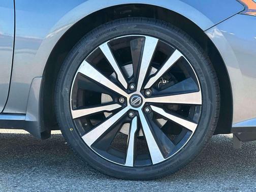 2020 Nissan Altima SR FWD