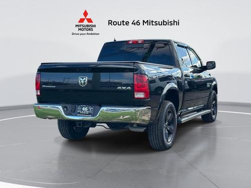 Brilliant Black Crystal Pearl 2018 RAM 1500 SLT