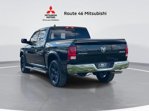 Brilliant Black Crystal Pearl 2018 RAM 1500 SLT