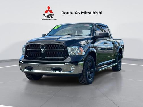 Brilliant Black Crystal Pearl 2018 RAM 1500 SLT