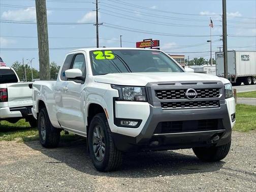 2025 Nissan Frontier SV