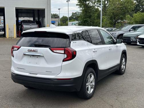 Summit White 2024 GMC Terrain SLE