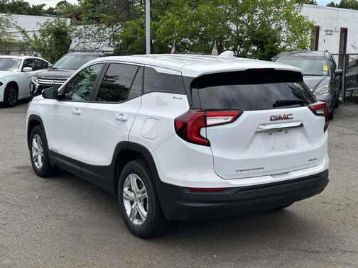 Summit White 2024 GMC Terrain SLE